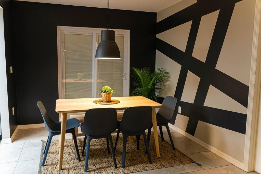 Renovated 3 Bedroom Home Near All Main Attractions คิสซิมมี ภายนอก รูปภาพ